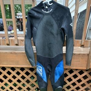 Quicksilver 3/2 Medium Men’s Full Wetsuit.